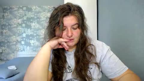 Snapshot of elanis_blair chatting on 05-19-26, 12:00 Elanis online show from 05-19-26, 12:00