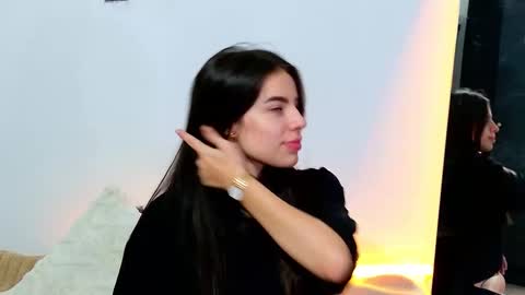 elaravennori online show from 01-08-26, 03:09