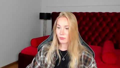 elaravoltage online show from 08-10-26, 05:00