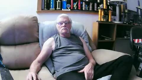 Elcamino83 online show from 02-19-25, 06:11