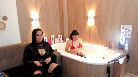 Karina and Melisa online show from 12-04-25, 12:25