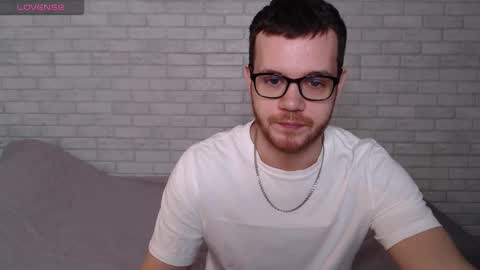 Snapshot of electric_smile chatting on 03-20-26, 05:23 Alex online show from 03-20-26, 05:23