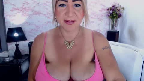Snapshot of elektra_4_you chatting on 01-24-25, 12:20 XIOMY give LIKE on my page online show from 01-24-25, 12:20