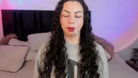 Elena  online show from 10-23-25, 05:18