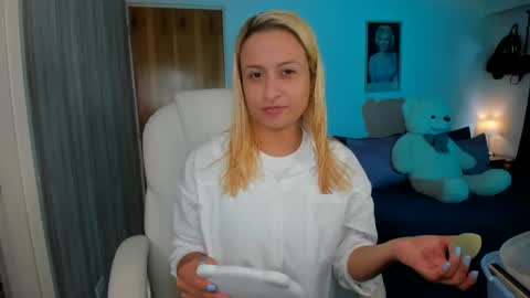 Snapshot of elena_ruiz chatting on 03-28-26, 07:02 Elena online show from 03-28-26, 07:02
