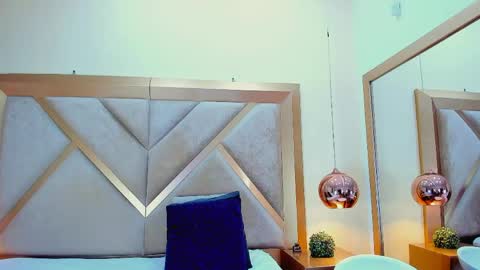 Elena Watsonn online show from 05-20-26, 08:04