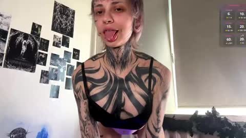 Mia online show from 06-07-26, 11:03