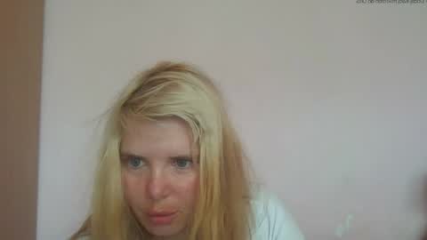Snapshot of elenaflirt chatting on 05-30-26, 03:31 Elena online show from 05-30-26, 03:31
