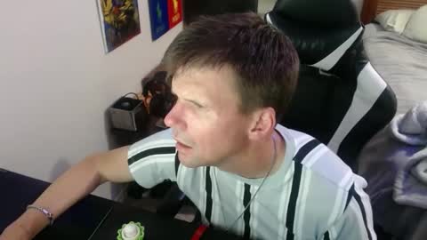 Snapshot of elevatetlb chatting on 09-19-25, 04:25 Walker online show from 09-19-25, 04:25