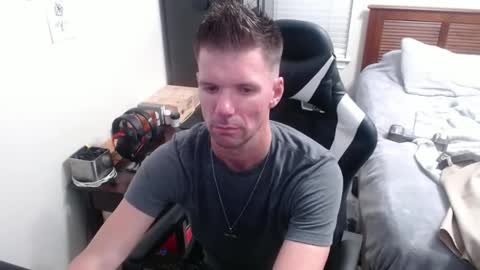 Snapshot of elevatetlb chatting on 09-27-25, 05:12 Walker online show from 09-27-25, 05:12