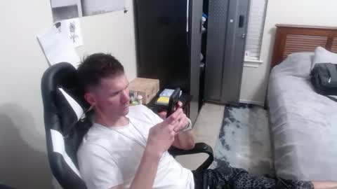 Snapshot of elevatetlb chatting on 10-03-25, 03:58 Walker online show from 10-03-25, 03:58