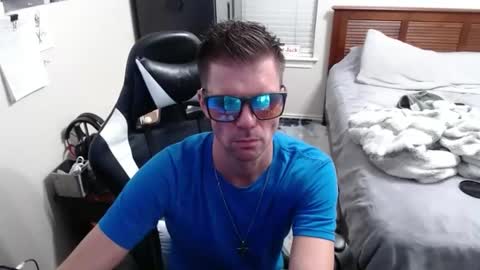 Snapshot of elevatetlb chatting on 10-06-25, 01:36 Walker online show from 10-06-25, 01:36