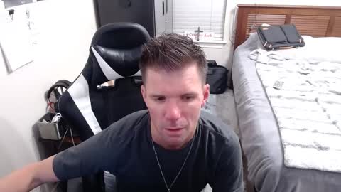 Snapshot of elevatetlb chatting on 10-07-25, 01:14 Walker online show from 10-07-25, 01:14