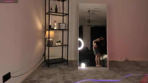 Elfie online show from 09-21-25, 06:15