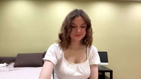 Mila online show from 02-25-26, 03:54