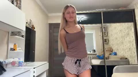 Snapshot of elfriededrewry chatting on 07-24-26, 01:09 Kate online show from 07-24-26, 01:09