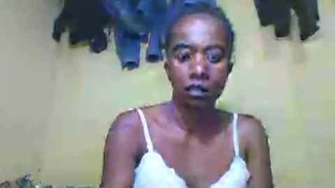 elhuithe05 online show from 08-02-26, 07:51