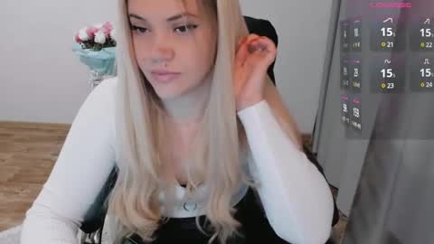 Snapshot of elia_ chatting on 12-10-24, 08:08 Ella online show from 12-10-24, 08:08
