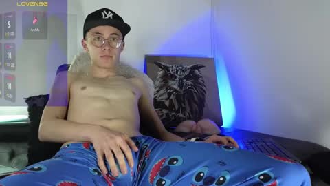 Snapshot of elian_cooper18 chatting on 01-16-25, 01:04 Elian online show from 01-16-25, 01:04