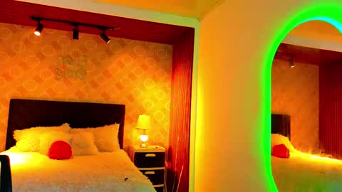 Snapshot of elian_craiggggg chatting on 02-19-26, 12:39 Elian online show from 02-19-26, 12:39