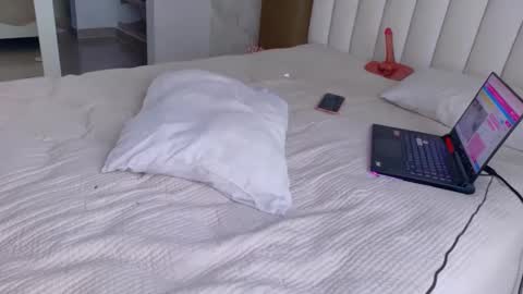 Snapshot of elianabort_ chatting on 06-10-26, 05:45 Eliana Bort online show from 06-10-26, 05:45