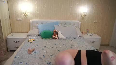 Luna online show from 04-15-26, 05:42