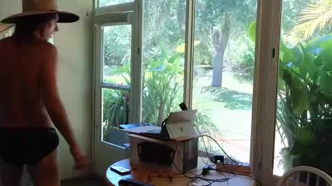 Snapshot of eliberator chatting on 05-17-26, 06:48 eliberator online show from 05-17-26, 06:48