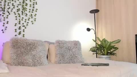 Snapshot of elicortes_ chatting on 05-16-26, 01:13 Eli online show from 05-16-26, 01:13