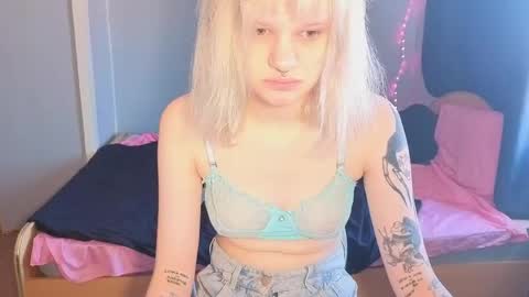 elieiza_xo online show from 04-15-26, 11:06