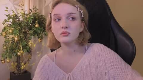 Ellie online show from 12-18-25, 05:24