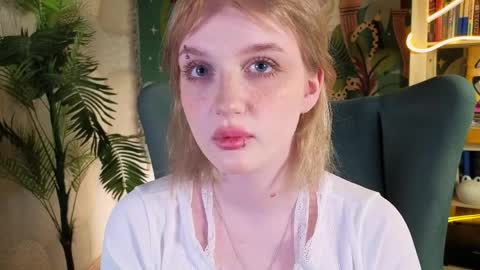 Ellie online show from 04-10-26, 05:45