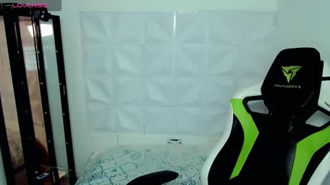 Snapshot of elii_797 chatting on 12-04-24, 04:38 bby-santy online show from 12-04-24, 04:38