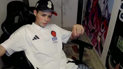 Snapshot of elii_797 chatting on 02-14-25, 05:46 bby-santy online show from 02-14-25, 05:46