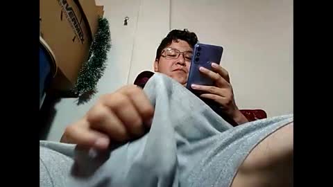 Snapshot of elimposstor chatting on 12-31-24, 12:46 elimposstor online show from 12-31-24, 12:46