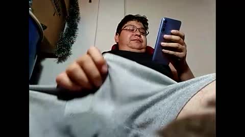 Snapshot of elimposstor chatting on 01-03-25, 12:11 elimposstor online show from 01-03-25, 12:11