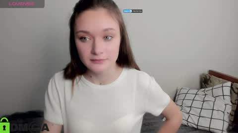 Snapshot of elina_x chatting on 05-18-26, 01:06 elina_x online show from 05-18-26, 01:06