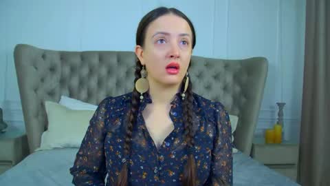 ElinaBellucci online show from 04-24-26, 04:26