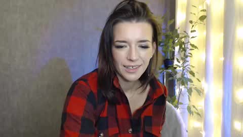 Snapshot of elinapretty chatting on 12-31-24, 12:00 Elina online show from 12-31-24, 12:00