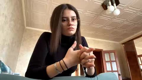 Snapshot of elindente chatting on 11-22-25, 05:28 Lola online show from 11-22-25, 05:28