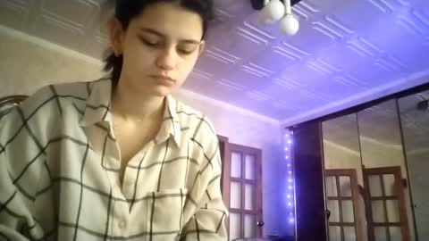 Snapshot of elindente chatting on 11-29-25, 07:22 Lola online show from 11-29-25, 07:22