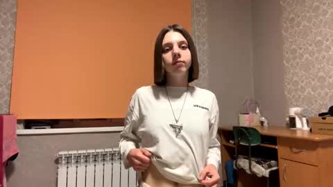 Snapshot of elinhelser chatting on 10-21-25, 06:08 Elisa online show from 10-21-25, 06:08