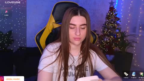 Elina online show from 12-17-24, 07:26