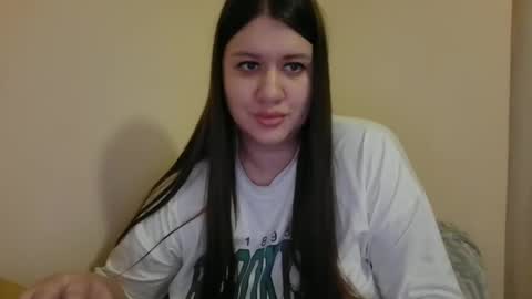 Snapshot of elisa_kollin chatting on 01-29-25, 08:25 Aletta Oushen online show from 01-29-25, 08:25