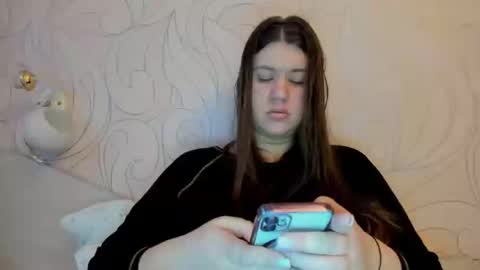 Snapshot of elisa_kollin chatting on 02-08-25, 11:22 Aletta Oushen online show from 02-08-25, 11:22