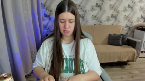 Snapshot of elisa_kollin chatting on 10-04-25, 03:10 Aletta Oushen online show from 10-04-25, 03:10