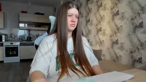 Snapshot of elisa_kollin chatting on 11-24-25, 09:31 Aletta Oushen online show from 11-24-25, 09:31