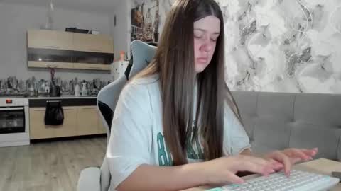 Snapshot of elisa_kollin chatting on 11-26-25, 10:38 Aletta Oushen online show from 11-26-25, 10:38