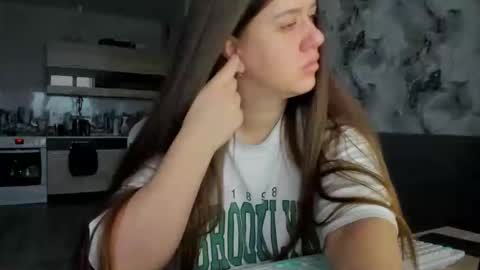 Snapshot of elisa_kollin chatting on 11-27-25, 10:06 Aletta Oushen online show from 11-27-25, 10:06