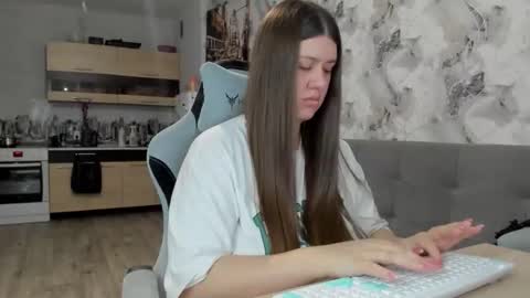 Snapshot of elisa_kollin chatting on 12-01-25, 01:49 Aletta Oushen online show from 12-01-25, 01:49