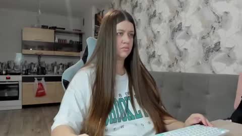 Snapshot of elisa_kollin chatting on 12-02-25, 12:54 Aletta Oushen online show from 12-02-25, 12:54